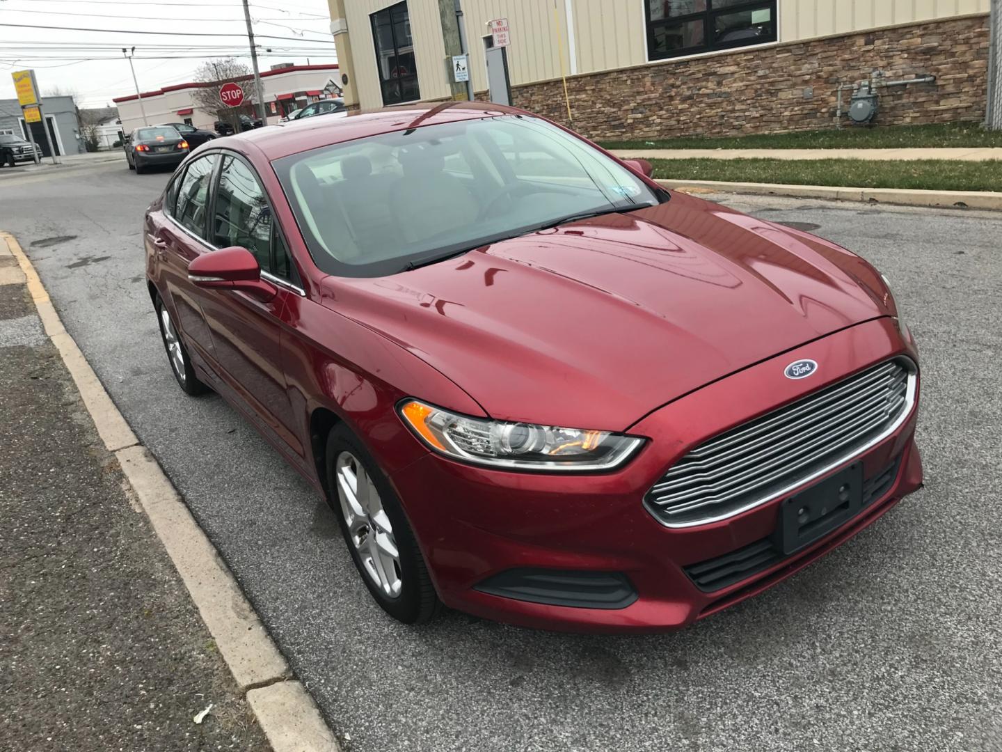 2013 Red /Tan Ford Fusion SE (3FA6P0H7XDR) with an 2.5 V4 engine, Automatic transmission, located at 577 Chester Pike, Prospect Park, PA, 19076, (610) 237-1015, 39.886154, -75.302338 - Photo#3